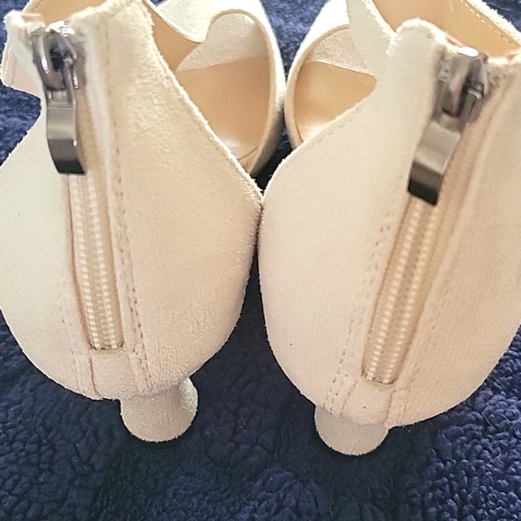 Elegant Beige Women's Heels - Picture 5 of 5